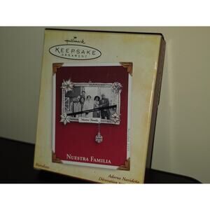 Hallmark Keepsake Nuestra Familia 2005 Hallmark Keepsake Ornament‎ Feliz Navidad